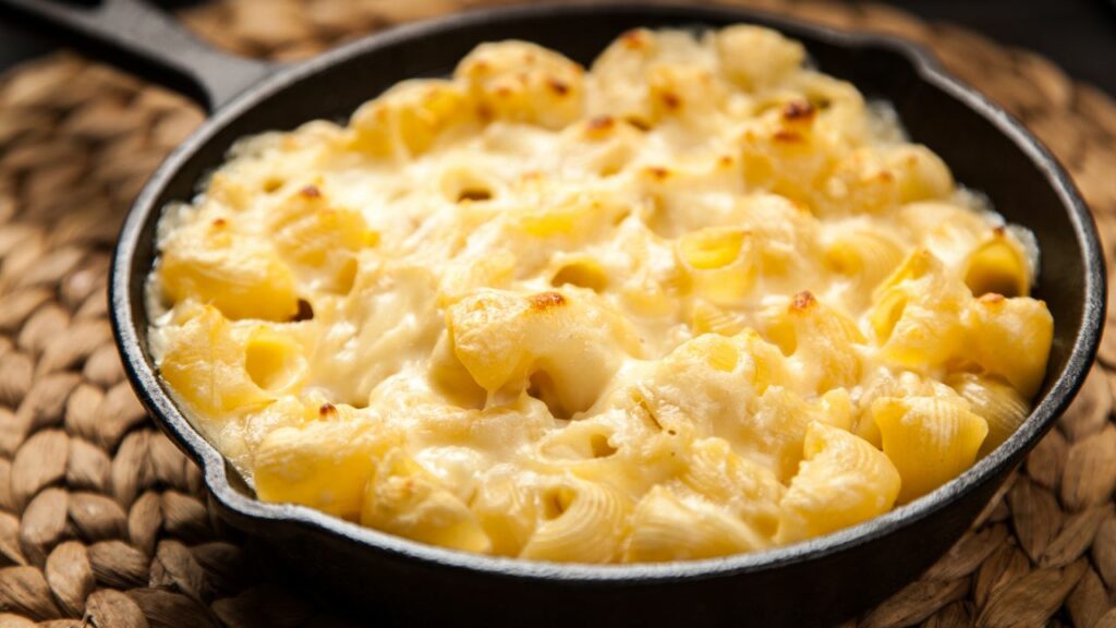 mac and cheese in a frying pan